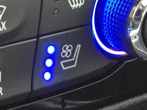 Used 2024 Buick Enclave Avenir image 13