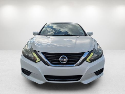 Used 2016 Nissan Altima 2.5 SR w/ LED Appearance Package image 2