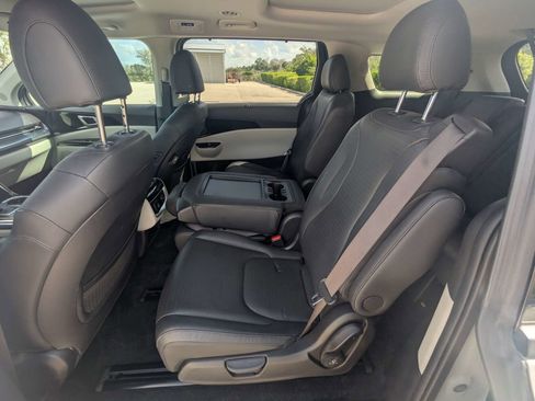 Used 2023 Kia Carnival SX Prestige FWD image 18