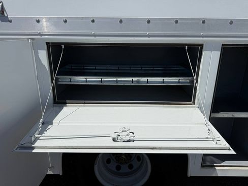 Used 2005 Ford E-350 and Econoline 350 Super Duty RWD image 25