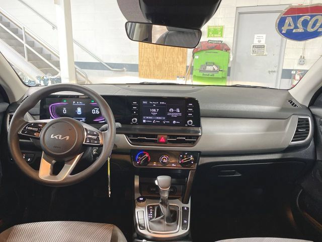 Used 2024 Kia Seltos LX AWD/4WD image 18