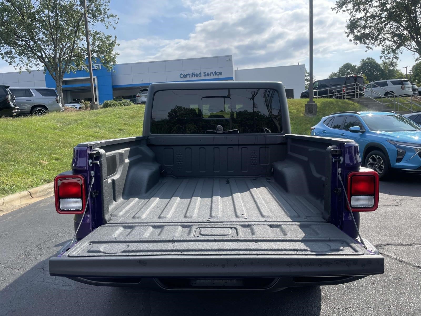 Used 2026 Jeep Gladiator Sport AWD/4WD image 8
