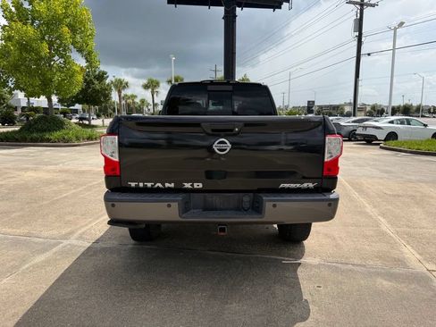 Used 2017 Nissan Titan PRO-4X w/ Pro-4x Convenience Package AWD/4WD image 4