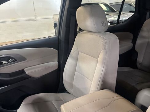 Used 2023 Chevrolet Traverse LS FWD image 8