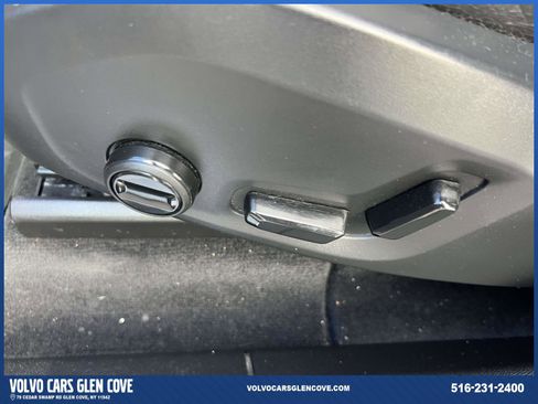 Used 2022 Volvo XC60 B5 Momentum w/ Climate Package image 17