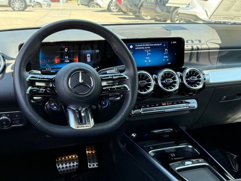Used 2025 Mercedes-Benz GLB 35 AMG 4MATIC image 41