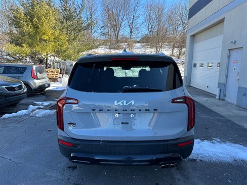 Used 2022 Kia Telluride EX w/ EX Premium Package image 6