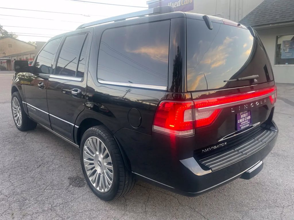 Used 2017 Lincoln Navigator Reserve AWD/4WD image 7