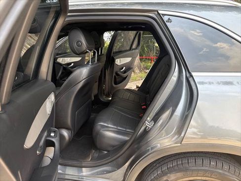 Used 2019 Mercedes-Benz GLC 350e 4MATIC image 22