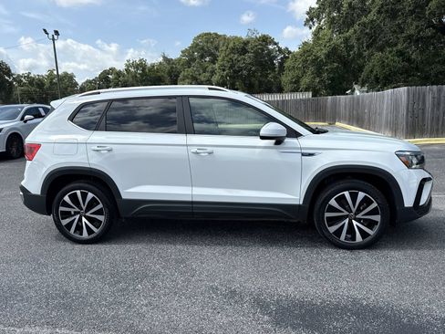 Used 2023 Volkswagen Taos SE FWD image 6