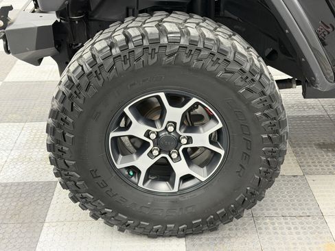 Used 2018 Jeep Wrangler Unlimited Rubicon w/ Safety Group AWD/4WD image 16