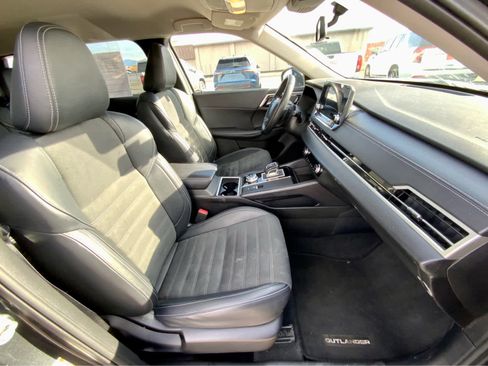 Used 2024 Mitsubishi Outlander SE image 25