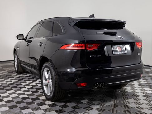 Used 2018 Jaguar F-PACE Premium image 5