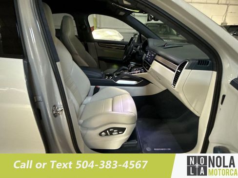 Used 2020 Porsche Cayenne Turbo image 26