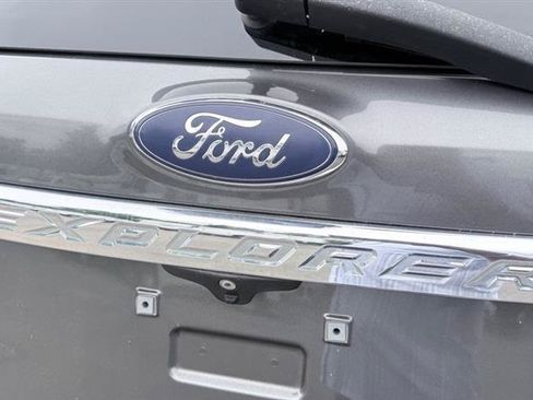 Used 2016 Ford Explorer XLT w/ Equipment Group 201A AWD/4WD image 33