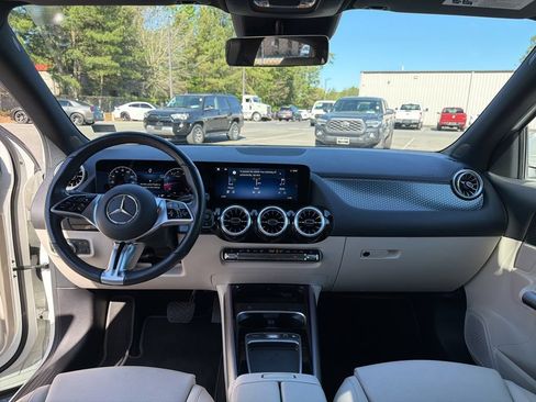 Used 2025 Mercedes-Benz GLA 250 4MATIC w/ Winter Package image 8