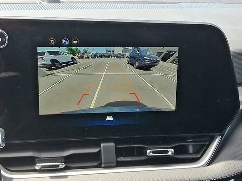 Used 2025 Chevrolet Equinox LT FWD image 18
