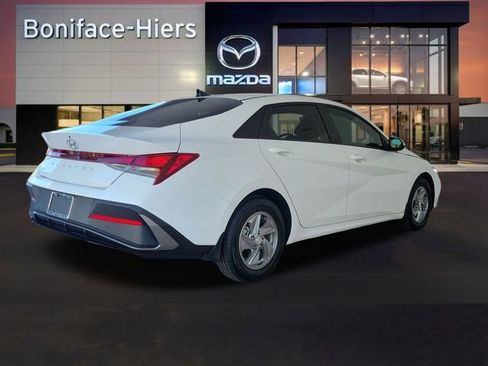 Used 2024 Hyundai Elantra SE image 30