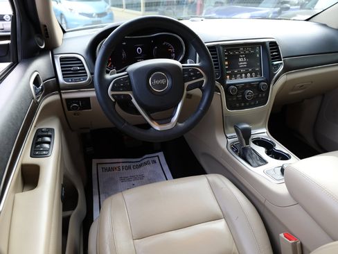 Used 2017 Jeep Grand Cherokee Limited image 17