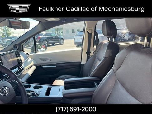 Used 2023 Toyota Sienna Platinum AWD/4WD image 23
