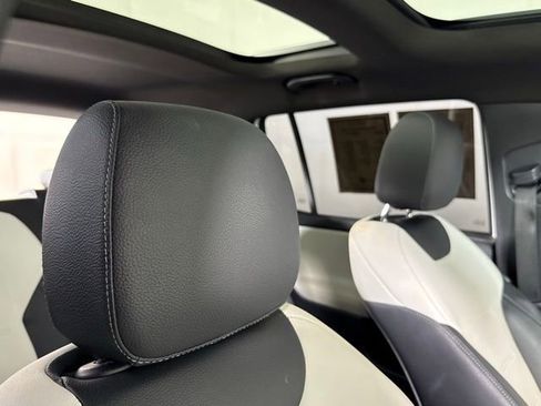 Used 2022 Mercedes-Benz GLB 250 image 33