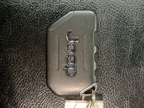 Used 2022 Jeep Gladiator Sport image 10