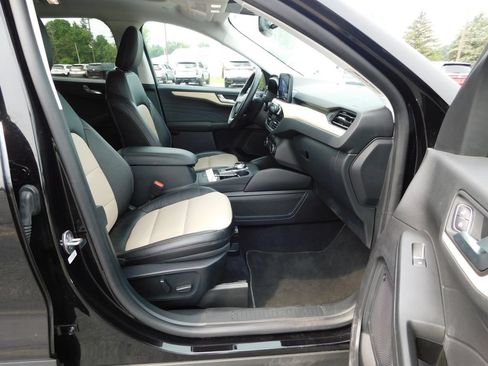 Used 2022 Ford Escape Titanium w/ Titanium Elite Package AWD/4WD image 18