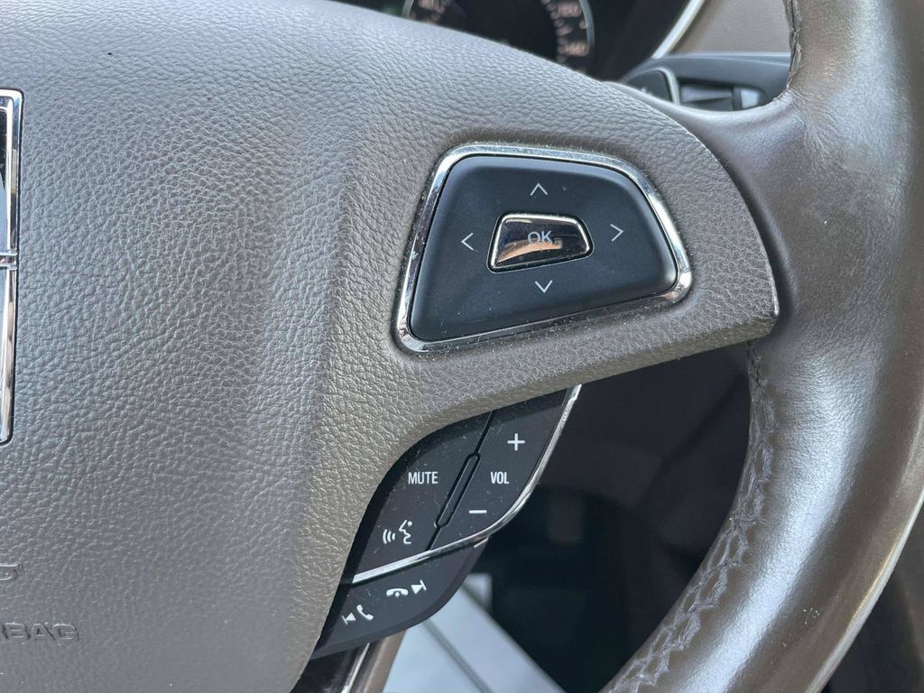 Used 2016 Lincoln MKX Reserve w/ Technology Package AWD/4WD image 25