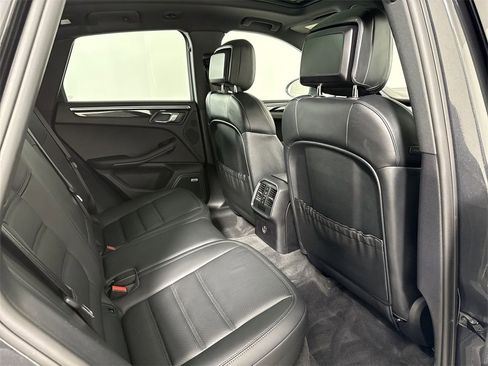 Certified 2021 Porsche Macan S image 25