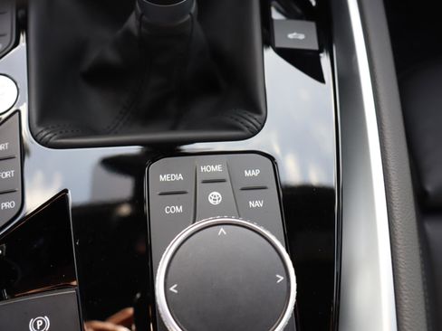 Used 2025 BMW Z4 M40i w/ Premium Package image 16