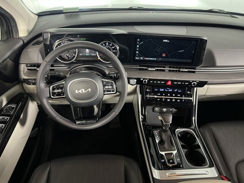 Used 2024 Kia Carnival EX image 14