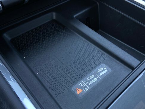 Used 2025 GMC Acadia Elevation image 29