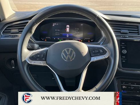 Used 2024 Volkswagen Tiguan SE AWD/4WD image 16