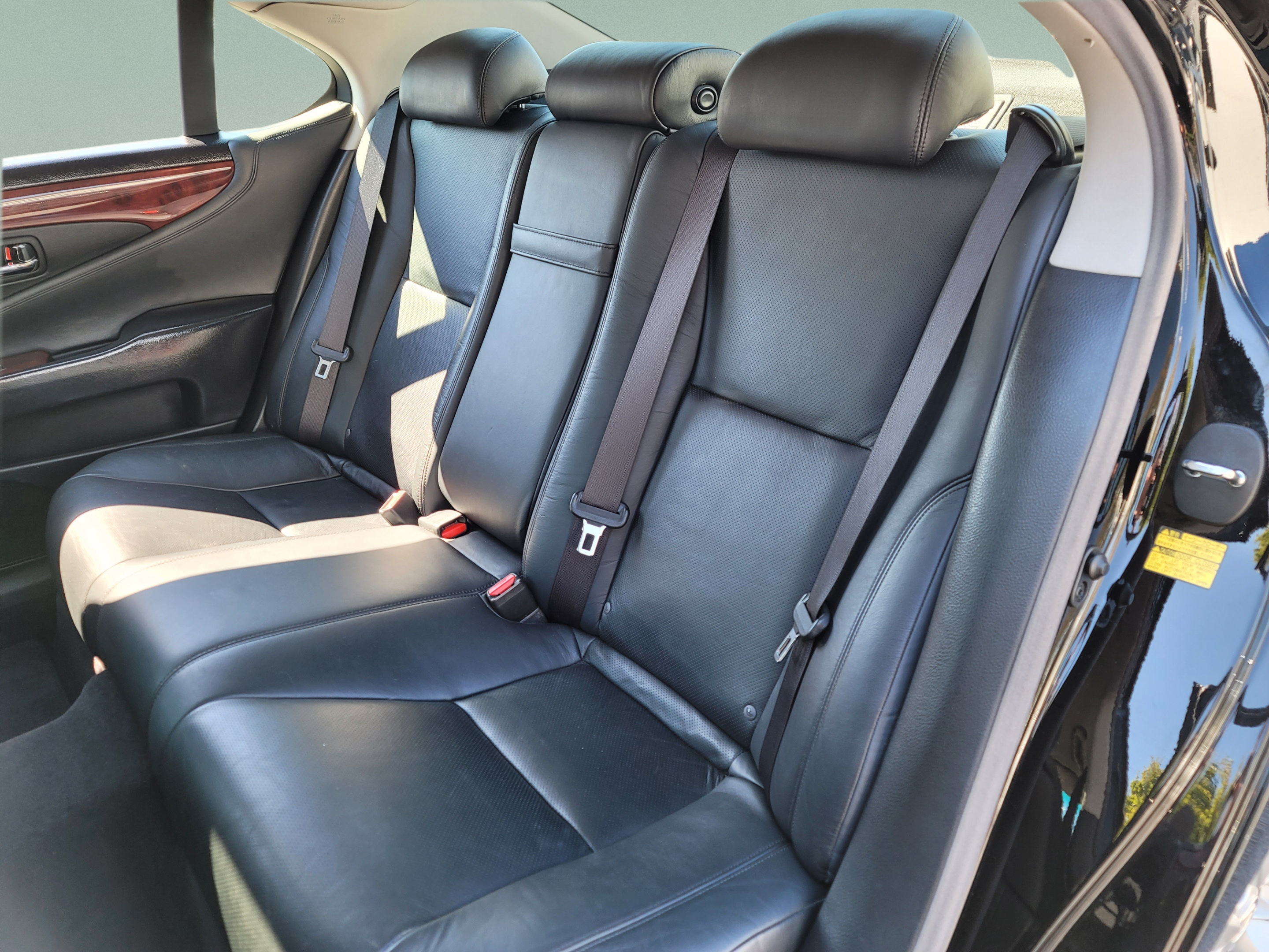 Used 2012 Lexus LS 460 AWD w/ Comfort Pkg image 18