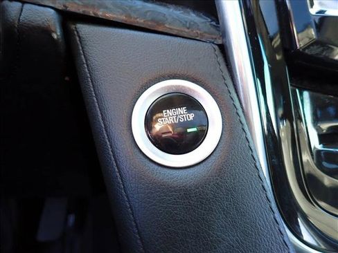 Used 2019 Cadillac Escalade ESV Luxury image 22