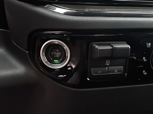 Used 2022 Chevrolet Silverado 1500 ZR2 w/ Technology Package image 29