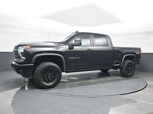 Used 2024 Chevrolet Silverado 2500 ZR2 image 2