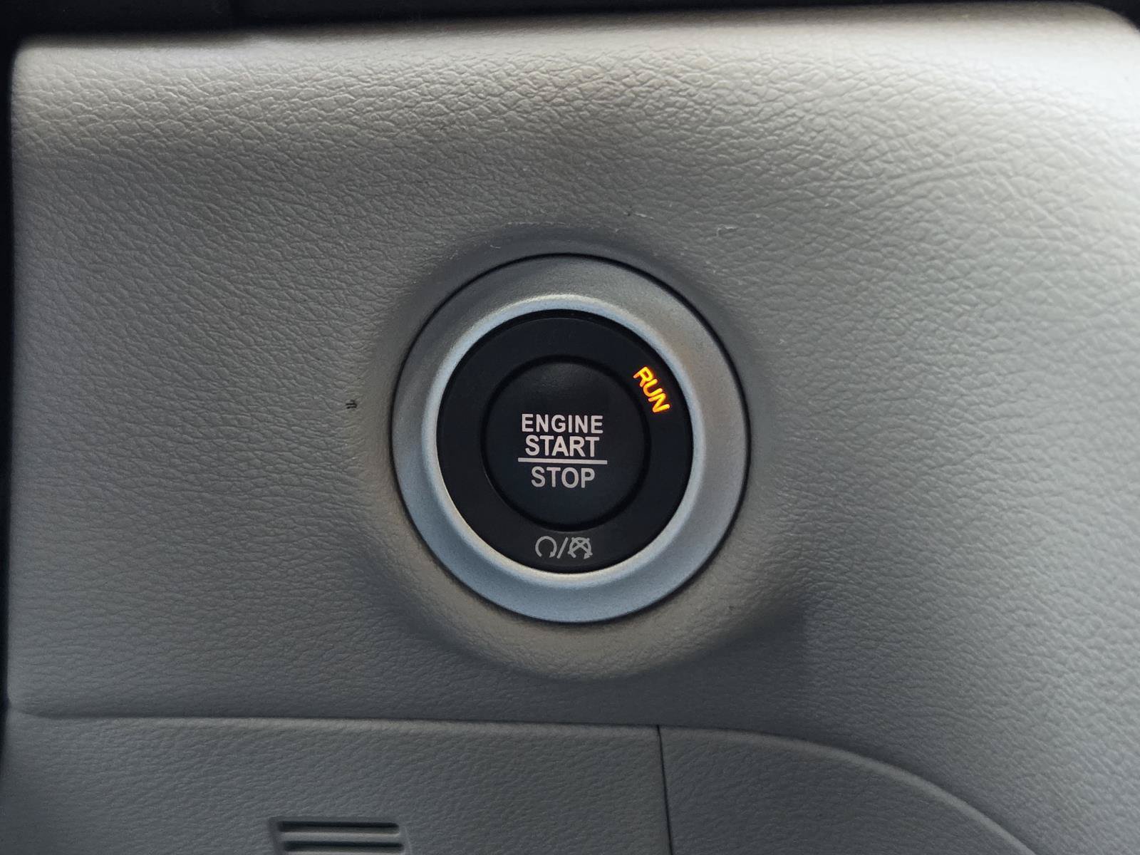 Used 2024 Chrysler Pacifica Touring-L FWD image 16