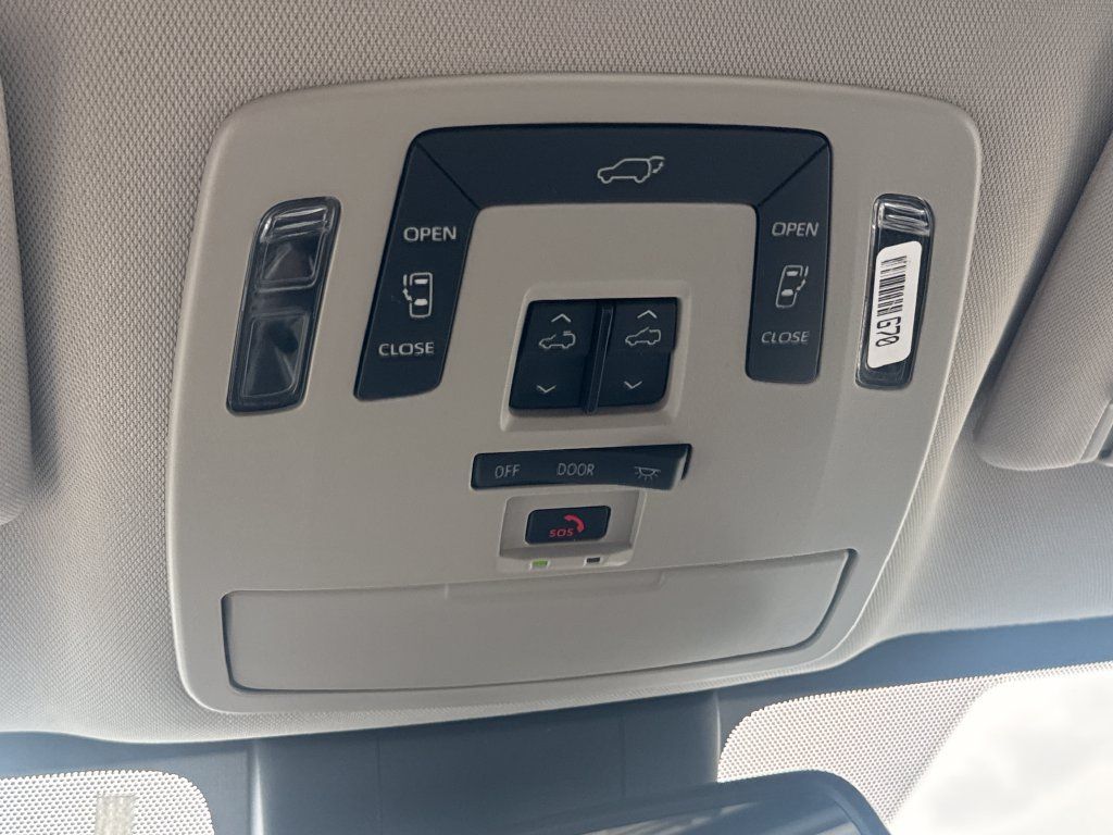 Used 2026 Toyota Sienna XLE AWD/4WD image 31