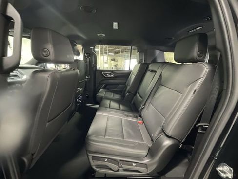 Used 2024 Chevrolet Suburban LT image 23