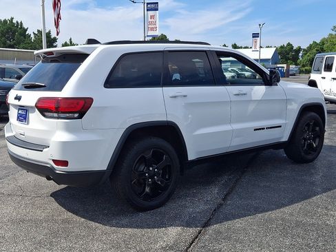 Used 2019 Jeep Grand Cherokee Laredo AWD/4WD image 6