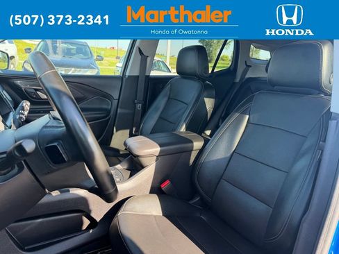 Used 2024 GMC Terrain SLT AWD/4WD image 10