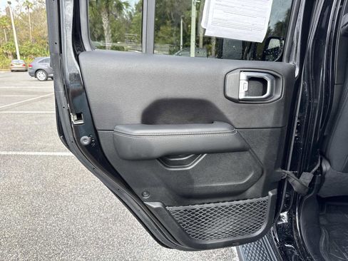 Used 2021 Jeep Gladiator Overland w/ Safety Group image 9