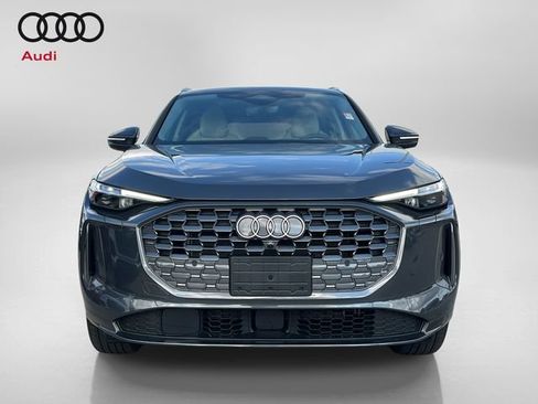 Used 2025 Audi Q5 Premium Plus w/ Premium Plus AWD/4WD image 2