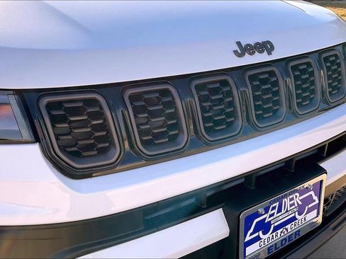New 2026 Jeep Compass Latitude AWD/4WD image 32