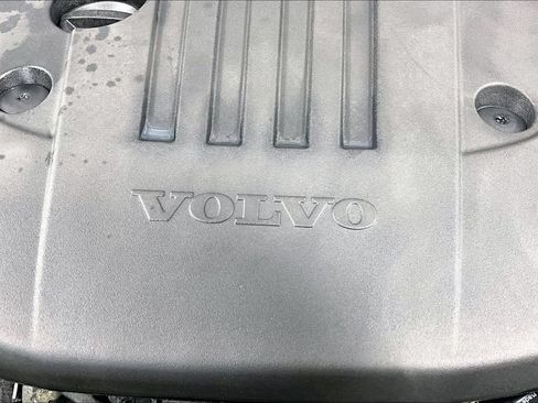 Used 2023 Volvo XC60 B5 Plus AWD/4WD image 31