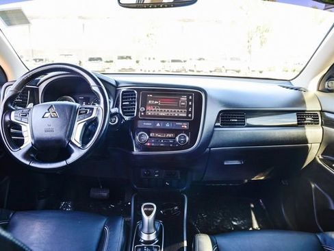 Used 2018 Mitsubishi Outlander 4WD Plug-In Hybrid image 14