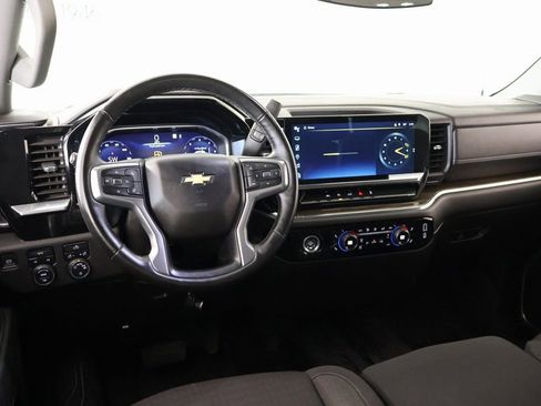 Used 2023 Chevrolet Silverado 1500 LT image 2