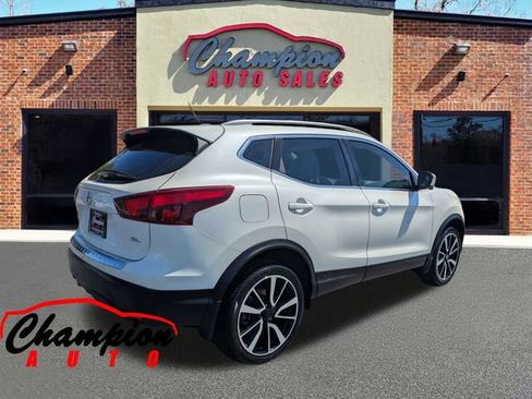 Used 2018 Nissan Rogue Sport SL FWD image 4