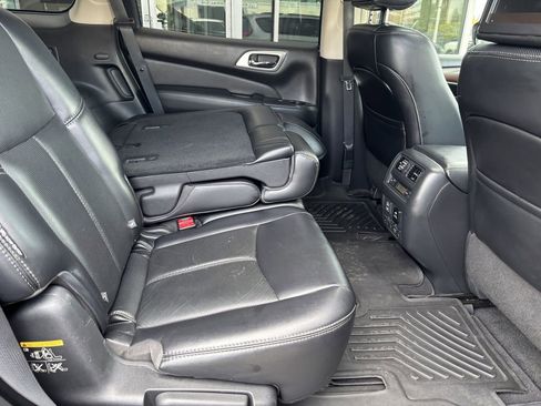 Used 2018 Nissan Pathfinder Platinum AWD/4WD image 31